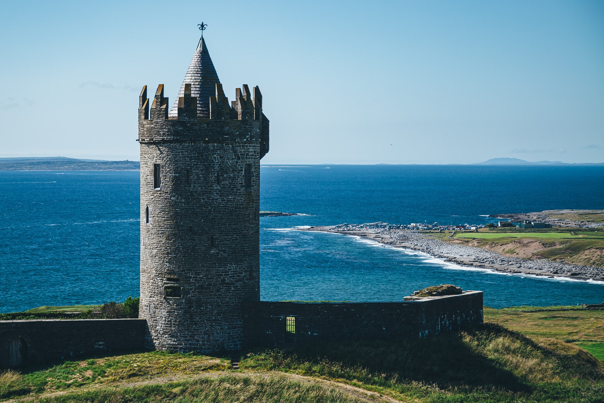 Замок в ирландии купить купить недвижимость в оаэ